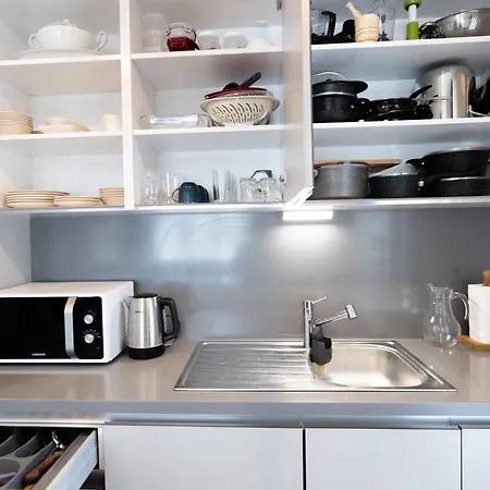 Stylish Retreat Cozy 2br Apt Διαμέρισμα